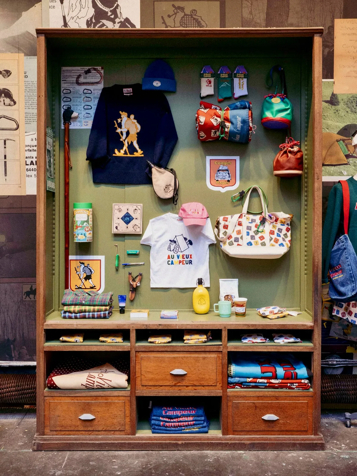Au Vieux Campeur cabinet display